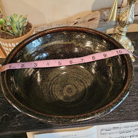Hand Thrown Pottery Serving Bowl 2.5 Quart - Picture 6 of 6